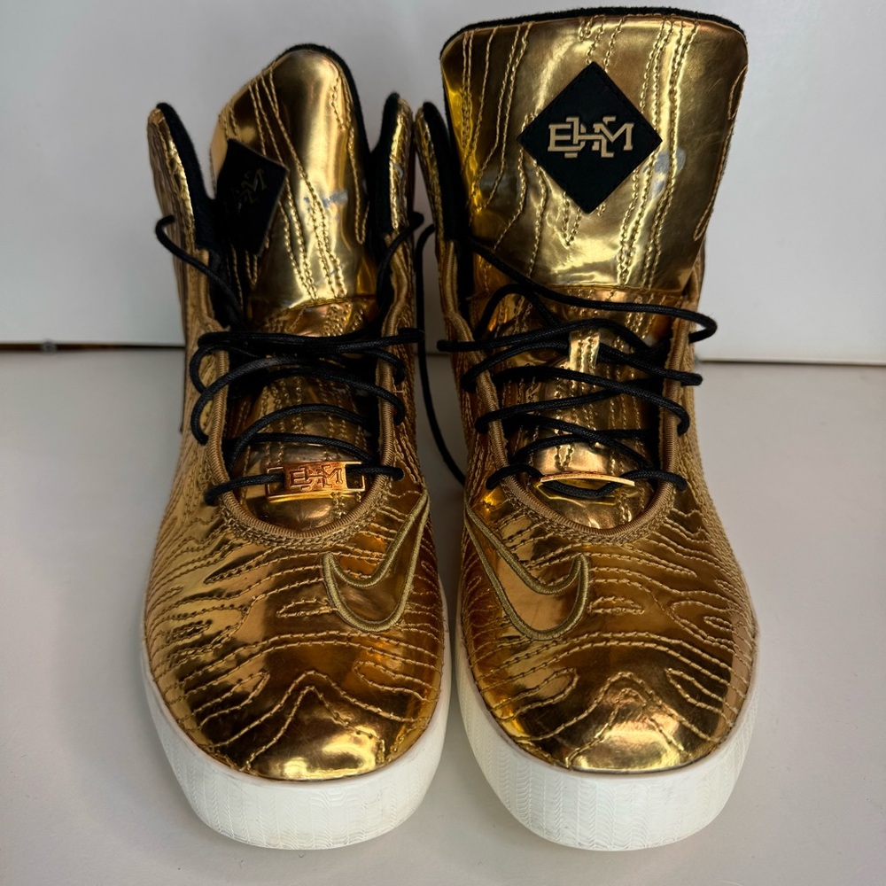 Men’s size 9.5 Nike LeBron 11 NSW lifestyle QS black history month gold high top - Picture 2 of 11